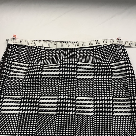 Anne Klein Basket Weave Skirt with 2 Full Side Zippers Size 10 Black and White - Picture 8 of 9